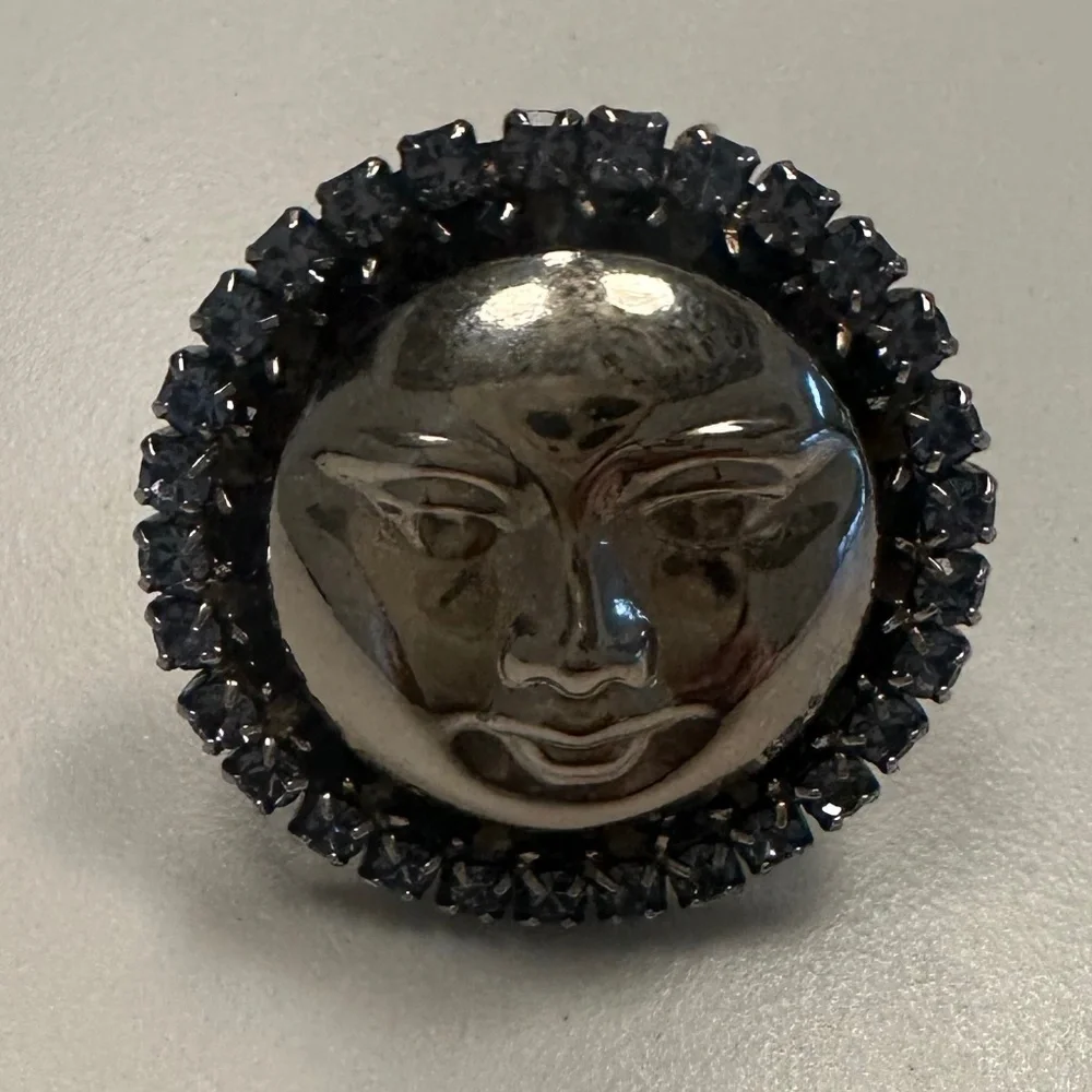 TOVA - Silver Plated Amethyst & VioletCrystal Encircled Sun Face Statement Ring - Picture 8 of 16